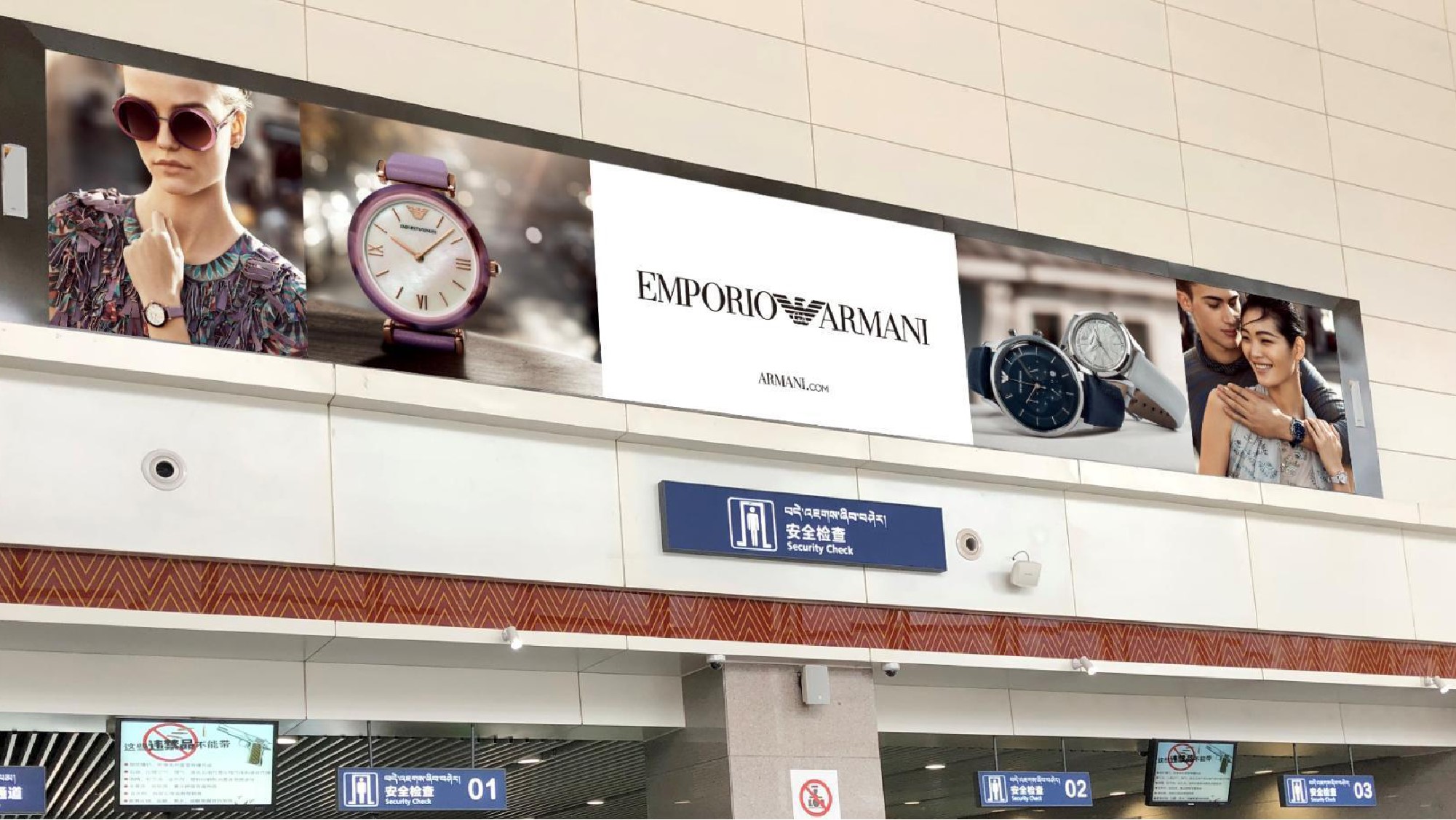 林芝机场出发区广告
